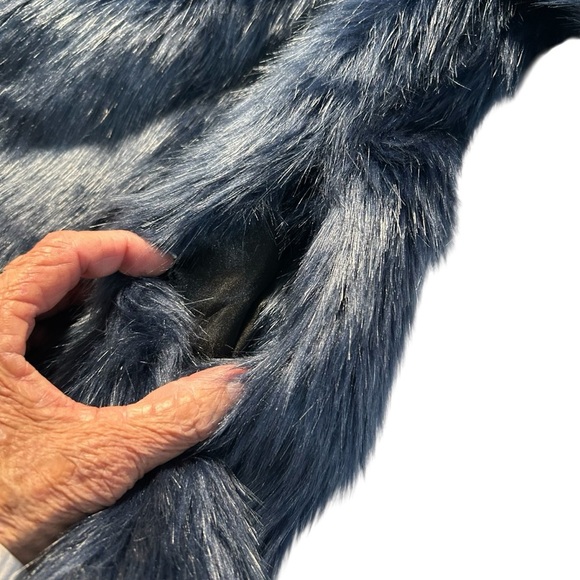 GOLDIE Faux Fur Beautiful Blue Jacket Sz Small - Picture 8 of 13